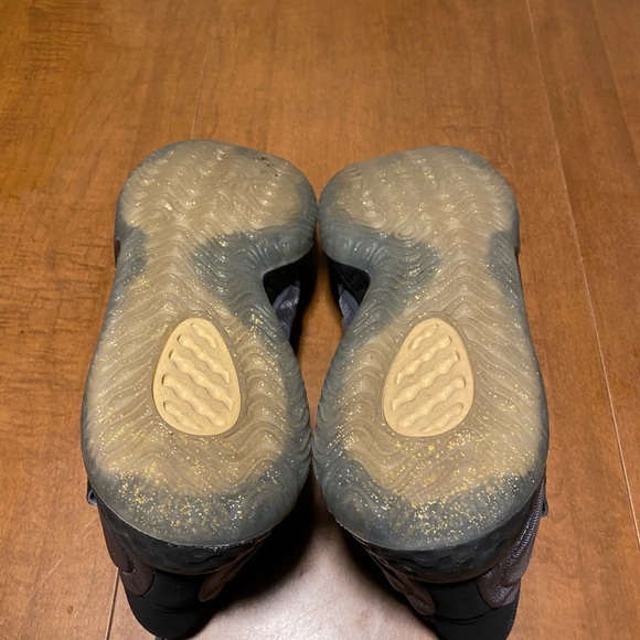 NIKE AT1200-003
KD Trey 5 VII 'Dark Grey Metallic Gold' - Picture 4 of 6